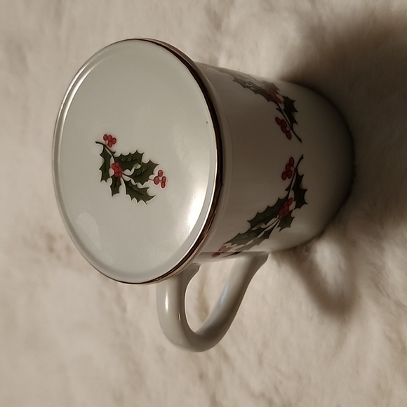 CHRISTMAS HOLLY COFFEE CUP Other - 2 piece CHRISTMAS HOLLY  COFFEE CUP